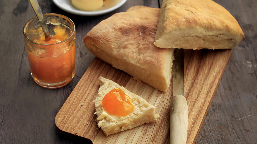 Fort gjort: N�r du baker sodabr�d eller scones trenger du ikke tenke p� heving. Foto: Mette Randem.