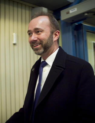 - Spørsmålet er om Stoltenberg kan leve med Giske når han er så uprofesjonell
