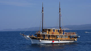 MONTENEGRO: Med sykkel p� seiltur i Adriaterhavet. Foto: JOMFRUREISER