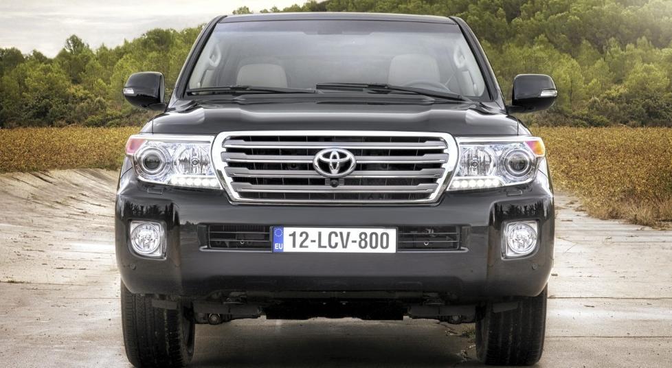 LC V8: En gang iblant kommer det doninger som med sitt blotte n�rv�r kan f� andre bilister til � frasi seg forkj�rsretten. Foto: Toyota