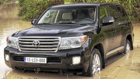 VANNFAST: Toyota Land Cruiser V8 skal takle en vannstand p� 70 cm. Foto: Toyota