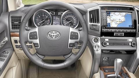 KNAPPER: Toyota har gjort noen grep som skal heve kvalitetsopplevelsen fra f�rerplass. Foto: Toyota