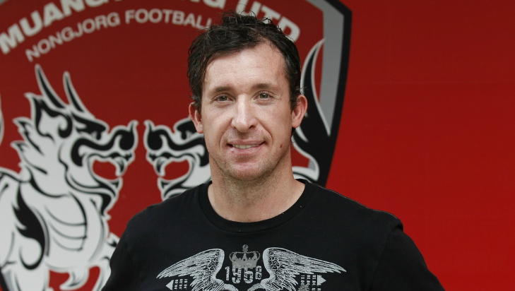 FULGTE NORGE-TRENINGA: Robbie Fowler er spillende trener for Muangthong United, laget som h�rer hjemme p� Yamaha Stadium, banen i Bangkok der Norge trente l�rdag. Foto: Erlend Aas / Scanpix