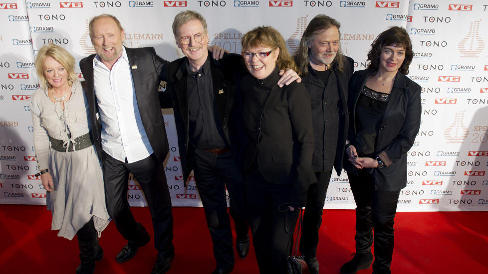 SNART BESTEFAR IGJEN: Lillebj�rn Nilsen sammen med resten av Gitarkameratene p� Spellemann. Foto: �istein Norum Monsen / DAGBLADET