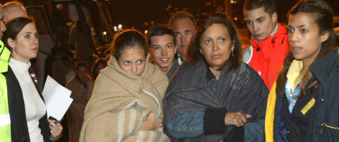 Dykkere leter etter overlevende i lugarene