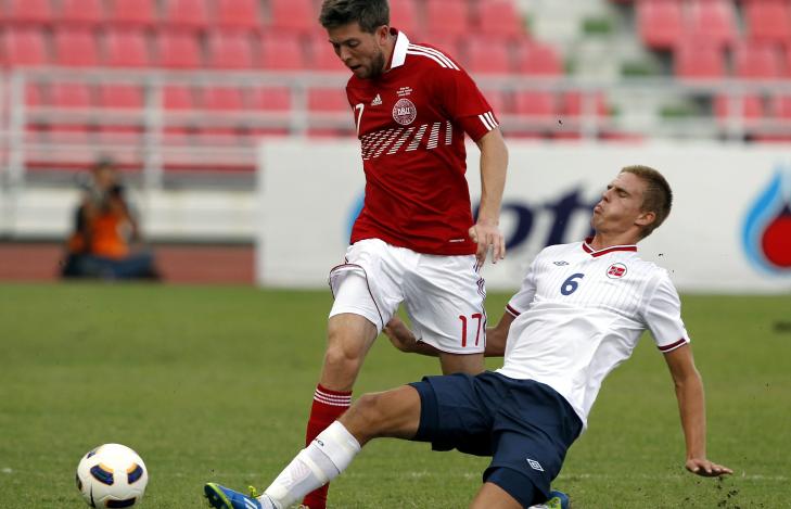 GOD F�R PAUSE: Markus Henriksen var god p� Norges midtbane i f�rste omgang.Foto:  EPA/RUNGROJ YONGRIT