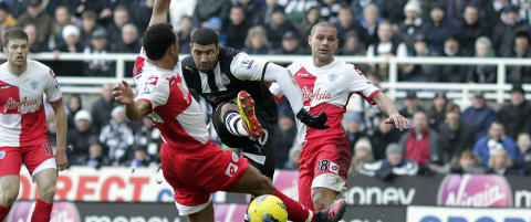 Her sender han Newcastle forbi Liverpool