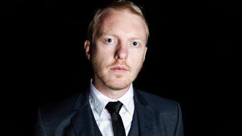 ANGRER: Kaizers Orchestra-gitaristTerje Winterstø Røthing har uttalt at han angrer på helgens øl-kasting. Nå har han også ringt Lars-Erik Blokkhus for å beklage.
Foto: Aleksander Andersen / Scanpix ANGRER: Kaizers Orchestra-gitaristTerje Winterstø Røthing har uttalt at han angrer på helgens øl-kasting. Nå har han også ringt Lars-Erik Blokkhus for å beklage.
Foto: Aleksander Andersen / Scanpix