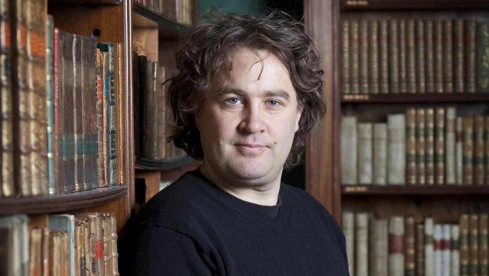 NUMMER TO: J�rgen Brekke har ikke hvilt p� laurb�rene siden han debuterte med et brak p� denne tiden i fjor. N� er bok nummer to om f�rstebetjent Odd Singsaker ute. Foto: ELIN IVERSEN/GYLDENDAL