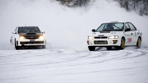 ISRALLY: Disse to Subaru Impreza STI-ene er bygget for rallykj�ring, og passer perfekt p� isbane. De holdt et imponerende godt tempo. Foto: �ISTEIN NORUM MONSEN