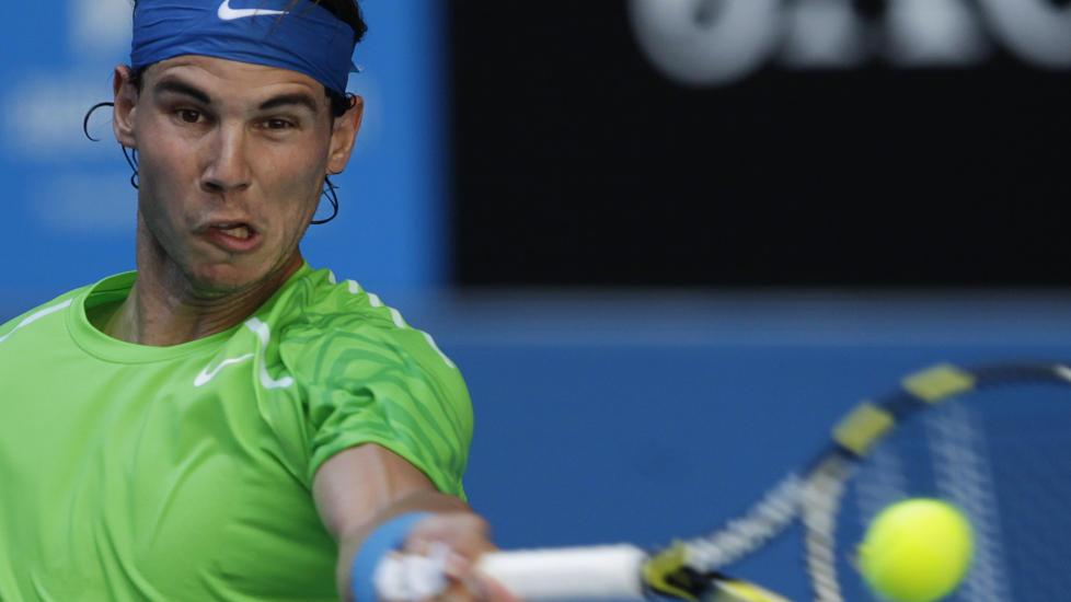 TIL ANDRE RUNDE: Den spanske tennisstjernen Rafael Nadal.Foto: SCANPIX/REUTERS/Darren Whiteside