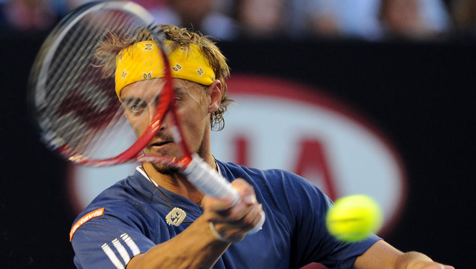 M�TTE SJEKKES: Alexander Kudrjavtsev ble gjenstand for Roger Federers research f�r m�tet i Melbourne.Foto: SCANPIX/AFP/WILLIAM WEST