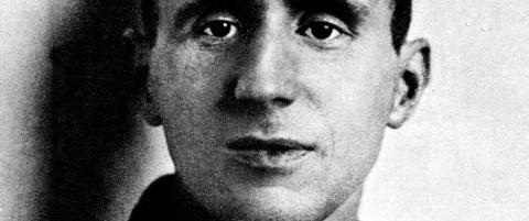 Bertolt Brecht settes opp på teatrene og feires i alle kanaler.