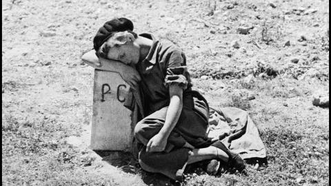 GERTA TARO: Gerta Taro fotografert av Robert Capa under den spanske borgerkrigen.