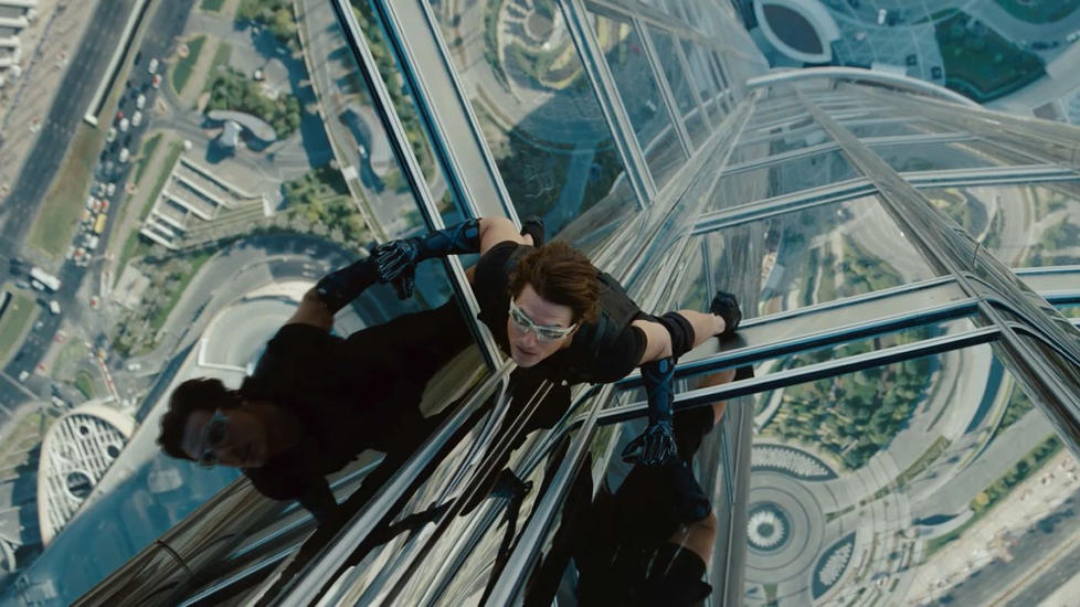 STERK I KLYPA: Ethan Hunt (Tom Cruise) m� vise gode klatreegenskaper for � redde verden i �Mission: Impossible &mdash; Ghost Protocol�.