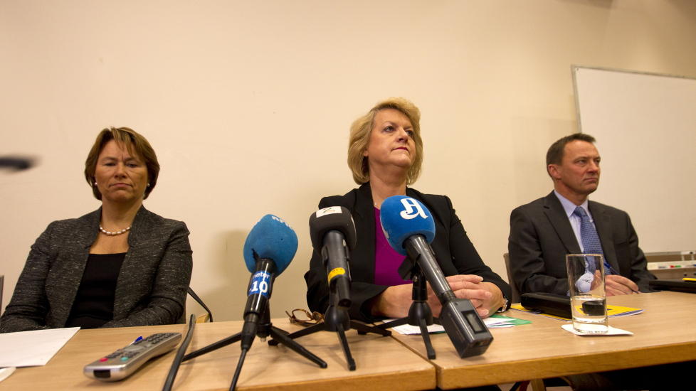 KONKRETE OPPLYSNINGER: PST-sjef Janne Kristiansen og analysesjef Jon Fitje orienterte i dag om trusselvurderingen mot Norge. Til venstre justisminister Grete Faremo. Foto: Terje Bendiksby / Scanpix