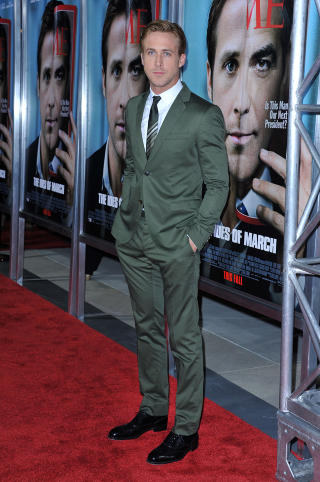 I GR�NT: Ryan Gosling elsker dresser, men er sjelden � se i den sorte standarddressen. Foto: Stella Pictures