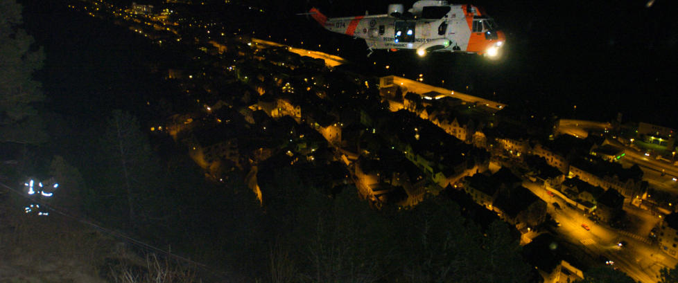 Mann raste utfor byfjellet i �lesund med en SUV
