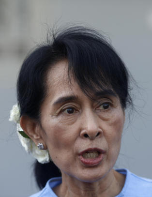 Aung San Suu Kyi (66) stiller til valg