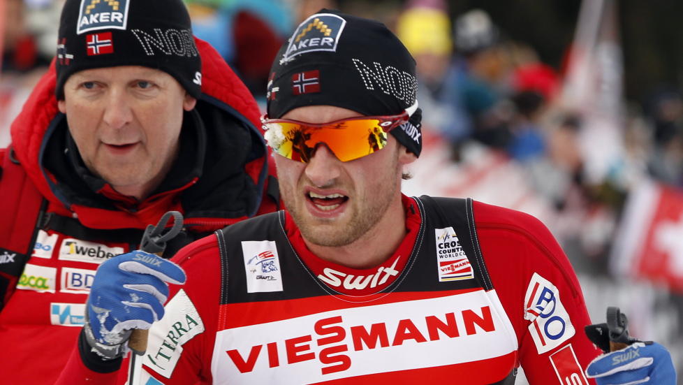VAL DE FIEMME, ITALIA 20120108.
Petter Northug tok tredjeplassen i Tour de Ski for menn i Cavalese, Val di Fiemme i Italia s�ndag ettermiddag. Pressekoordinator Otto Ulseth (t.v.).
Foto: Lise �serud / Scanpix