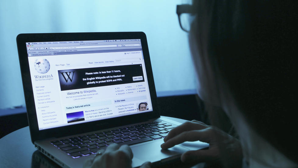 PROTEST: Nettleksikonet Wikipedias engselskspr�klige utgave holder stengt i 24 timer i protest mot SOPA og anre omstridte forlag til ny antipiratlovgivning i USA. Bare artiklene om lovforslagene er tilgjengelige. Foto: SCANPIX