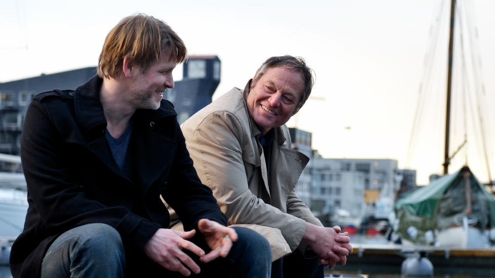 RIR IGJEN: Trond Espen Seim og Bj�rn Floberg spiller Varg Veum og inspekt�r Hamre i �Varg Veum - De d�de har det godt�. Men plottet holder ikke m�l.