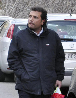 - Jeg forlot bare skipet fordi jeg falt oppi en livb�t