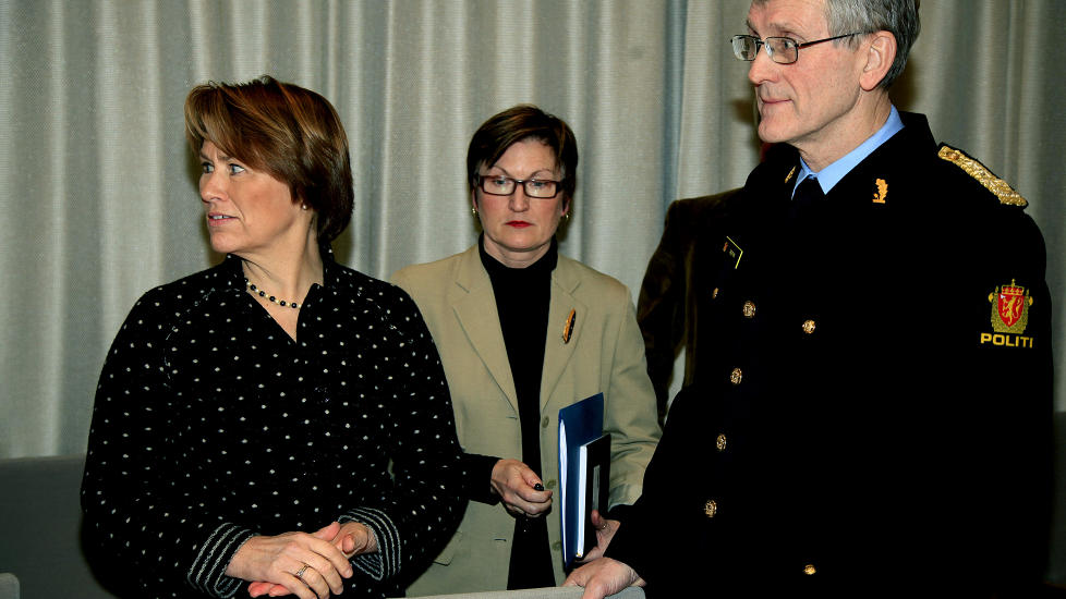 SVARER STORTINGET: Justisminister Grete Faremo (Ap) og fungerende politidirekt�r Vidar Refvik m�tte til h�ring p� Stortinget om 22 juli. Foto: Jacques Hvistendahl