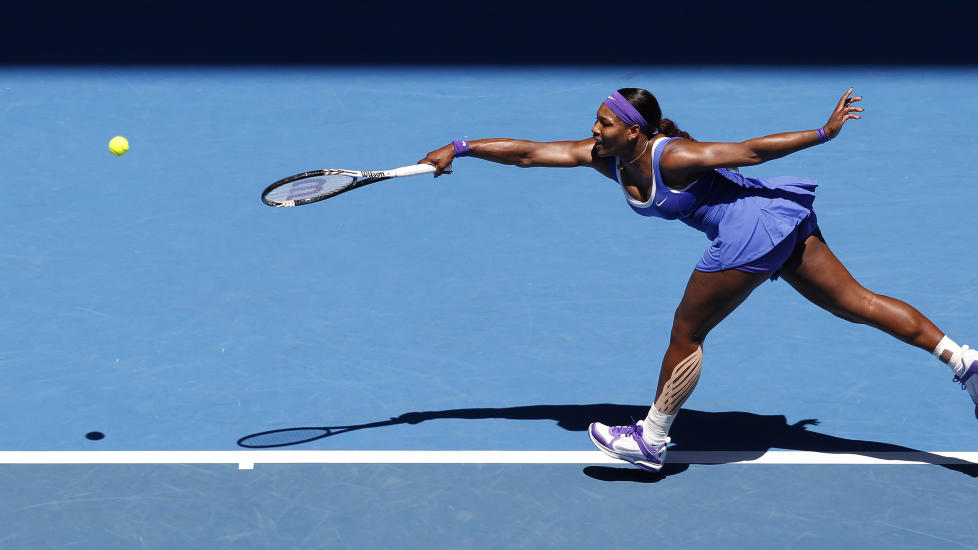 N�DDE MILEP�L: Serena Williams tok sin seier nummer 500 p� WTA-touren da hun slo Barbora Zahlavova Strycova.Foto: SCANPIX/REUTERS/Tim Wimborne