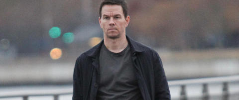 Wahlberg kryper til korset