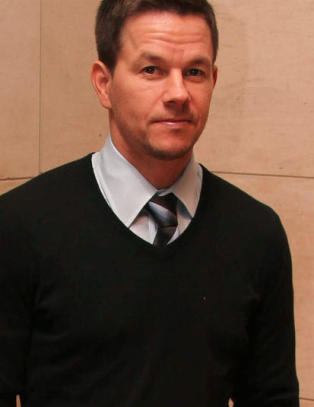 Wahlberg kryper til korset