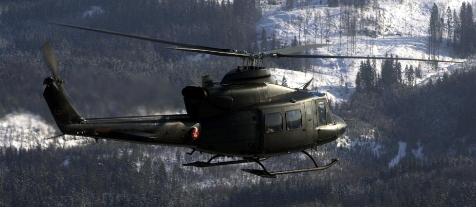 HJELPER POLITIET: Milit�ret bist�r politiet i Telemark med helikopter i forbindelse med en aksjon i Fyresdal.
Foto: Knut Fjeldstad /  SCANPIX