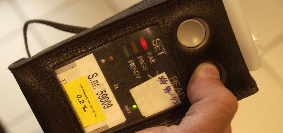 Oslo 22.6.03 Dagen derp�. Promillem�ling med alkometer. 
M�le promille
Foto: Truls Brekke / Dagbladet