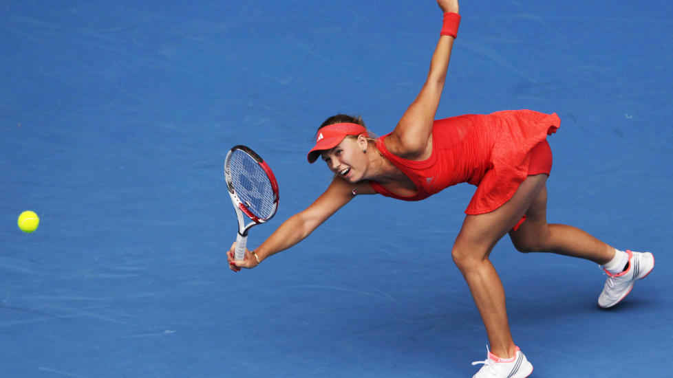 GODT I GANG: Danske Caroline Wozniacki viser styrke i Australia. I kamp mot Monica Niculescu fra Romania vant hun enkelt 6-2, 6-2. Foto: SCANPIX/REUTERS/Darren Whiteside