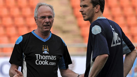 DRAKK OG SPILTE: Dietmar Hamann (t.h) spilte under Svennis i City. N� har tyskeren tatt trenerkurs og sikter seg inn p� en karriere innen fotballen. Han har allerede pr�vde seg som manager i Stockport, der han ga seg p� grunn av uenighet i klubben. Foto: AFP/Pornchai KITTIWONGSAKUL