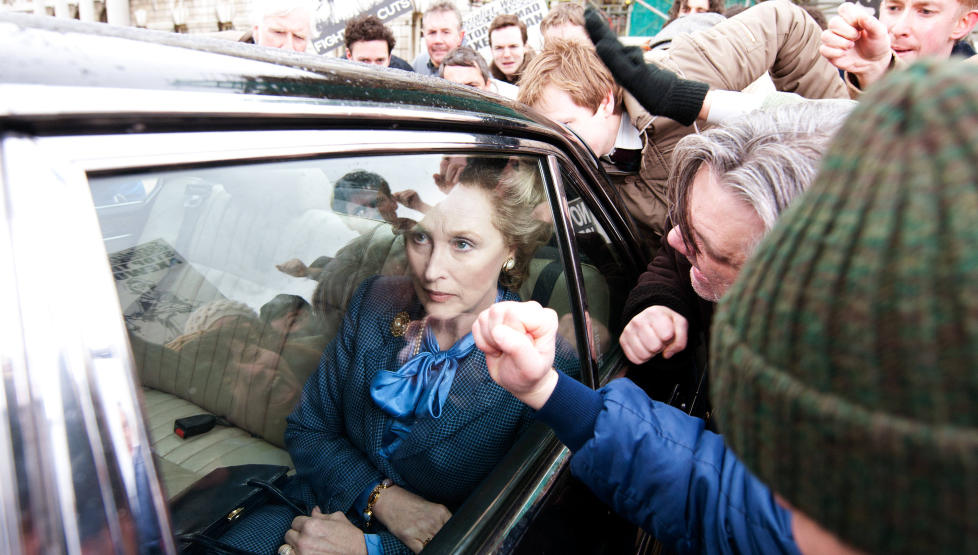 POSITIVE SIDER: Britiske poltitikere mener Margaret Thatcher fratas verdighet n�r de viser henne som dement i filmen �Jernkvinnen�.�Forholdet til min mor var anstrengt og fjernt, men er n� blitt n�rt og empatisk,� skriver artikkelforfatteren om sin demente mor. Foto: Scanbox