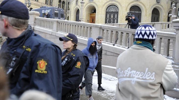KONTROVERSIELL: Demonstrasjon mot Norges engasjement i Afganistan. Muslimer utenfor stortinget. Arfan Bhatti holdt appell. Foto: John T. Pedersen / Dagbladet