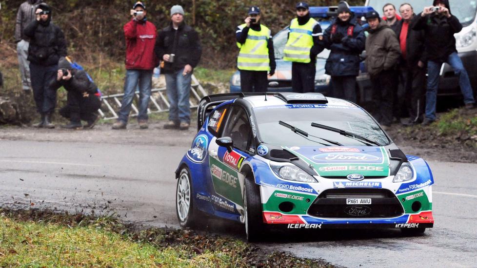 FIN FART: Her er Petter Solber gp� vei mot seier p� dagens f�rste fartspr�ve. P� neste pr�ve ble han imidlertid overrasket av forholdene og tapte stort til Dani Sordo i kampen om andreplassen. Foto: Philippe Merle, AFP/Scanpix