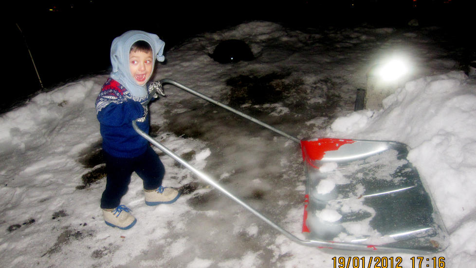 BODD I NORGE HELE LIVET: Allan Karim (3) er den eneste i familien som er f�dt i Norge og den eneste som har f�tt beskjed om � forlate landet. &mdash; De f�r bare komme og hente han, sier faren Jankdost. Foto: PRIVAT