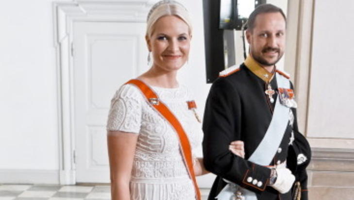 TWITTERDRONNING: Nå har kona fått egen twitter, tvitret kronprinsen i går. Foto: SCANPIX TWITTERDRONNING: Nå har kona fått egen twitter, tvitret kronprinsen i går. Foto: SCANPIX