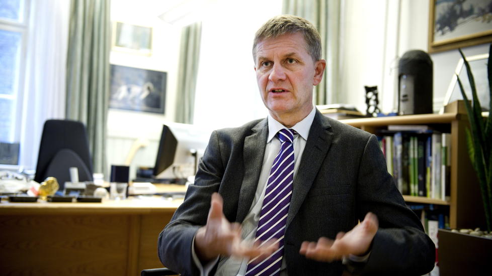 HODEPINE: Det har tatt lang tid for milj�vernminister Erik Solheim � finne ut hva han mener om en planlagt veiutvidelse gjennom Nordre �yeren Naturreservat. Foto: �istein Norum Monsen / DAGBLADET