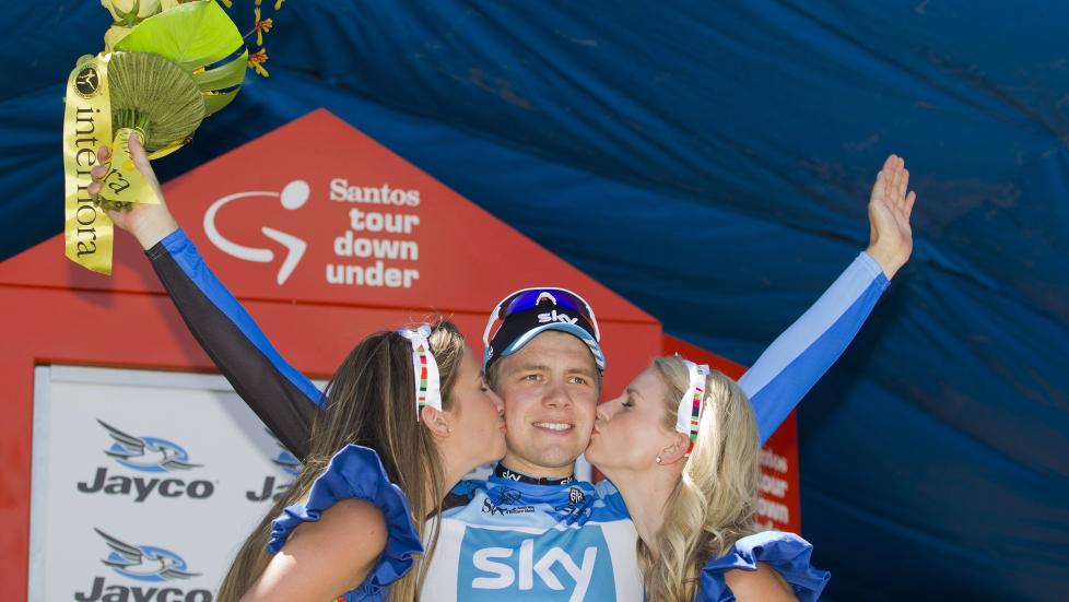 LEDER POENGKAMPEN: Edvald Boasson Hagen under premieseremonien i natt. Nordmannen beholder poengtr�ya i Tour Down Under i Australia. Foto: Ben Macmahon, EPA/Scanpix