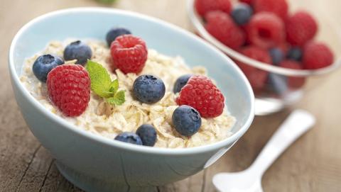TIL HVERDAGS: Fedons havrevelling med cottage cheese og b�r er en bra hverdagsfrokost.  ILLUSTRASJONSFOTO: Crestock.com
