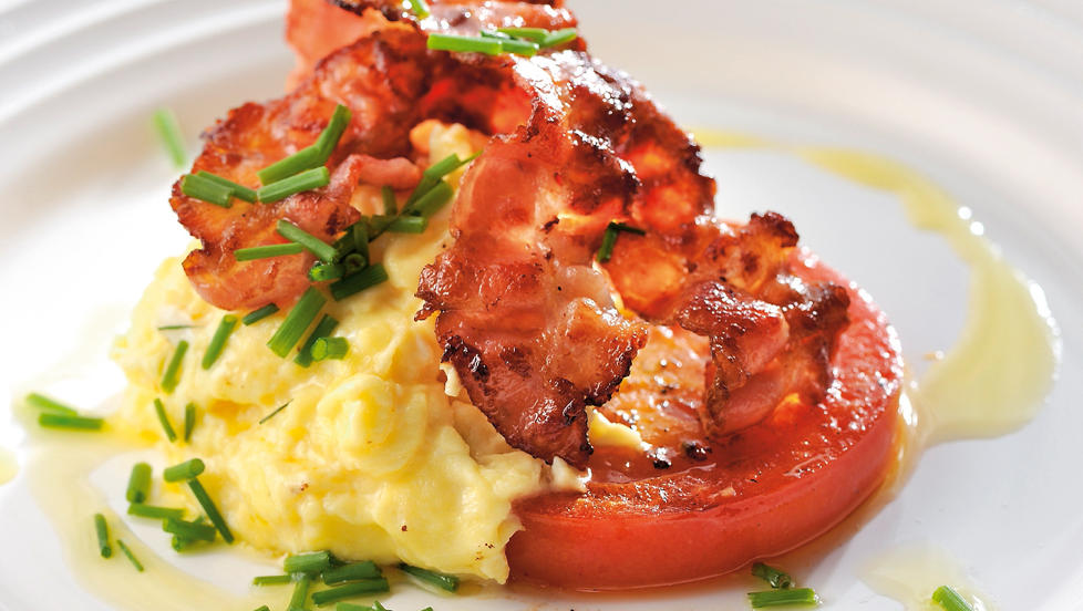 KLASSISK: Egger�re med bacon er en klassisk frokost som ogs� er lavkarbo-mat.  FOTO: Forlaget Lille M�ne AS