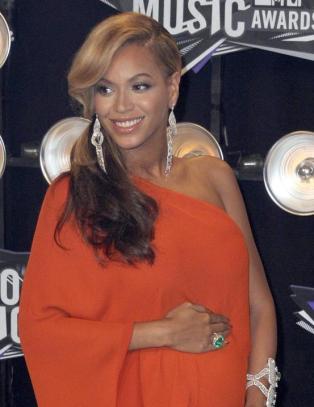 - Derfor bør Beyoncé selge bilder av babyen sin