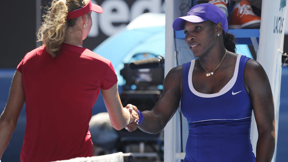 EXIT: Serena Williams er ute av Australian Open. Foto: AP Photo/Andrew Brownbill