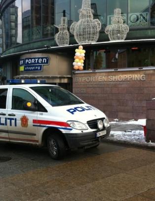 Kvinne (73) knivstukket i hodet p� restaurant i Oslo