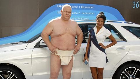 NY VRI: Sterk som en sumobryter med appetitten til en supermodell, reklamerer Mercedes. Foto: Svein-Erik Hole