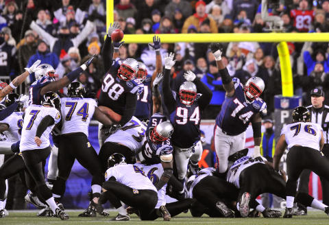 SPARKET RAVENS TIL SESONGSLUTT: Her er Baltimore Ravens' sesong i ferd med � komme til veis ende i det kicker Billy Cundiff misbrukte et enkelt field goal-fors�k fra 32 yards.Foto: SCANPIX/REUTERS/Gretchen Ertl