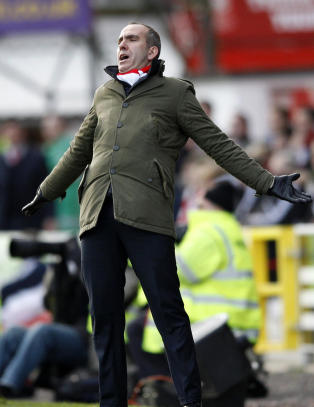 - Hvis jeg vil vifte med armene i v�ret kan ingen stoppe meg